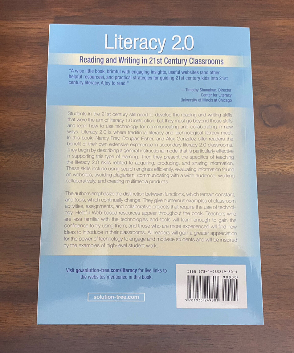 Literacy 2. 0 : Reading and Writing in 21st Century Classrooms by Douglas Fisher