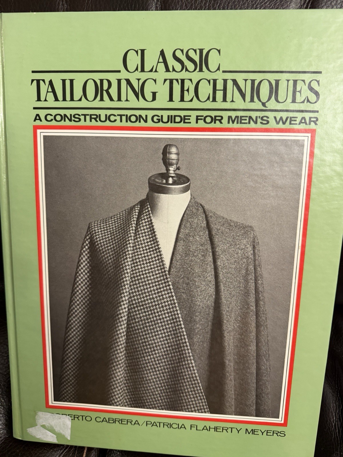 Classic Tailoring Techniques Hardcover : A Construction Guide for Men’s Wear