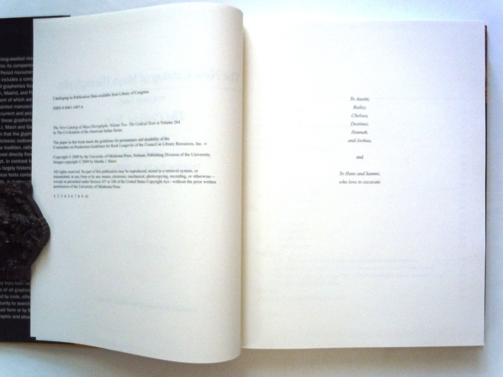 The New Catalog of Maya Hieroglyphs Volume 2 The Codical Texts – Illustrated HC