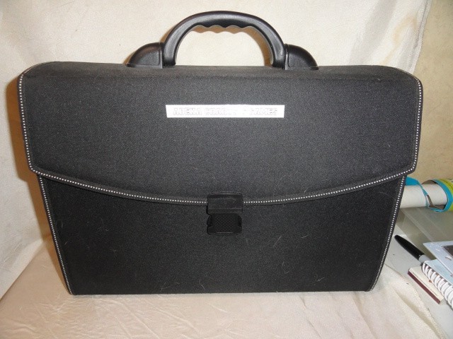 A BEKA LAMINATED NUMBERS / PHONICS CHARTS AND GAMES LARGE CARRY CASE FULL