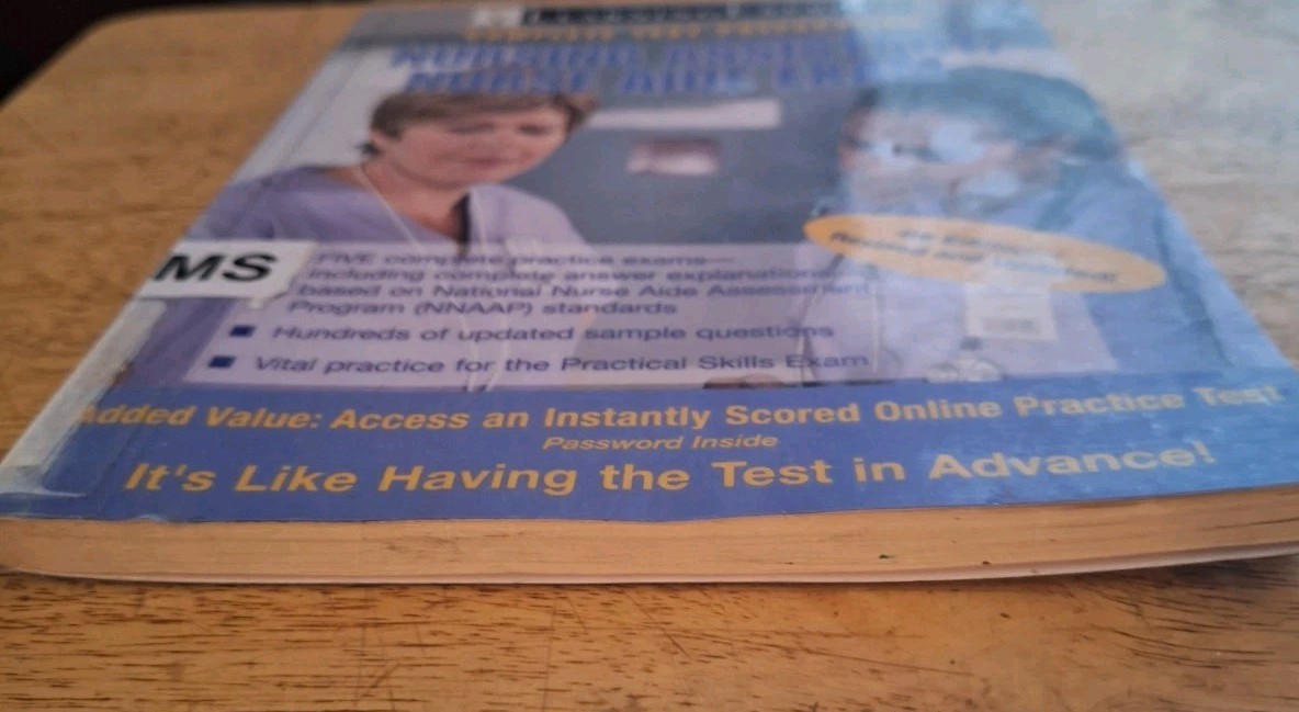 Nursing Assistant / Nurse Aide Exam. 4th Edition. Learning Express. 136 Pages.