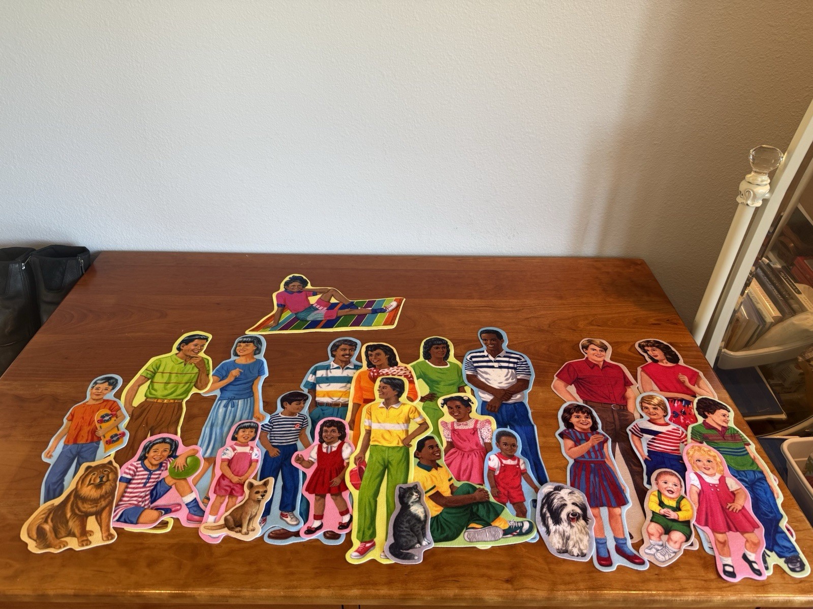 Large collection of large size felt families: parents, children, pets, excellent
