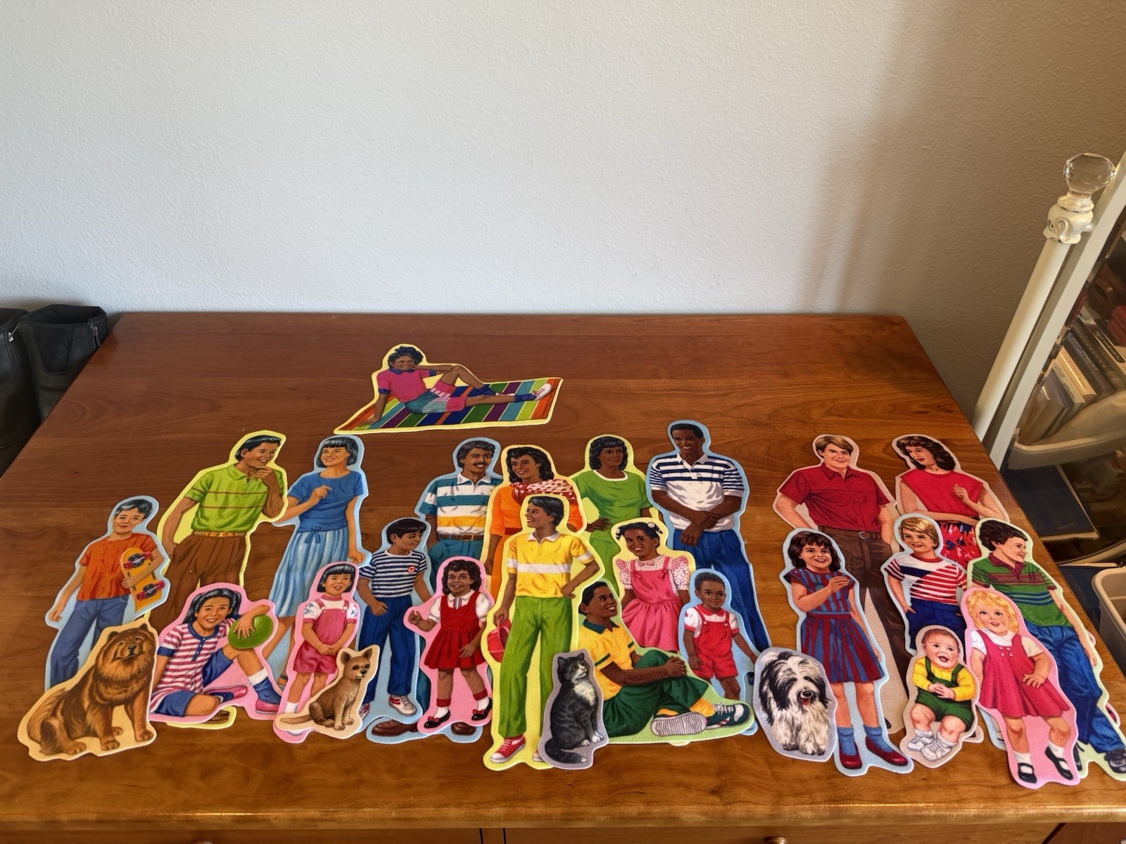 Large collection of large size felt families: parents, children, pets, excellent