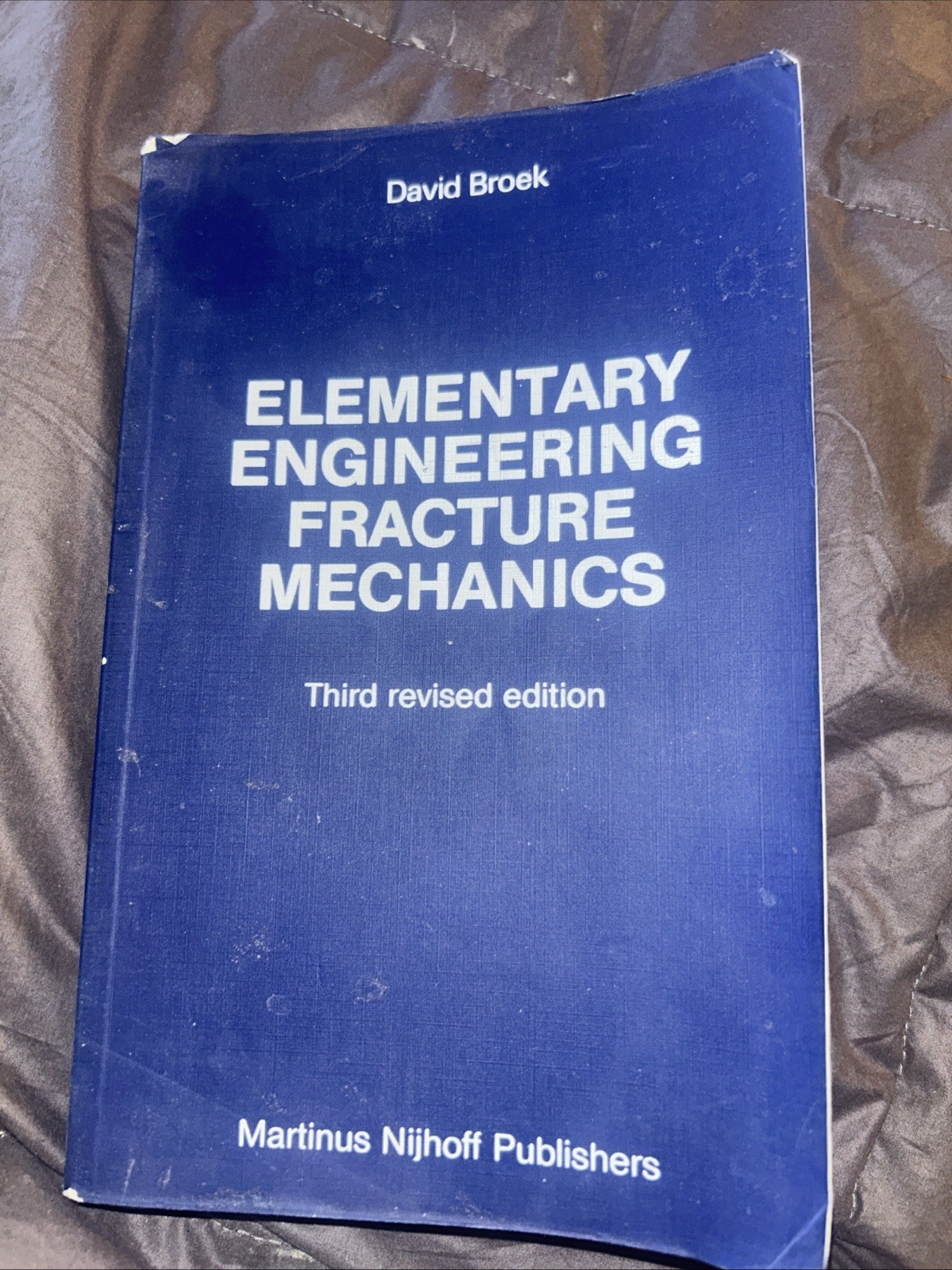 Elementary engineering fracture mechanics