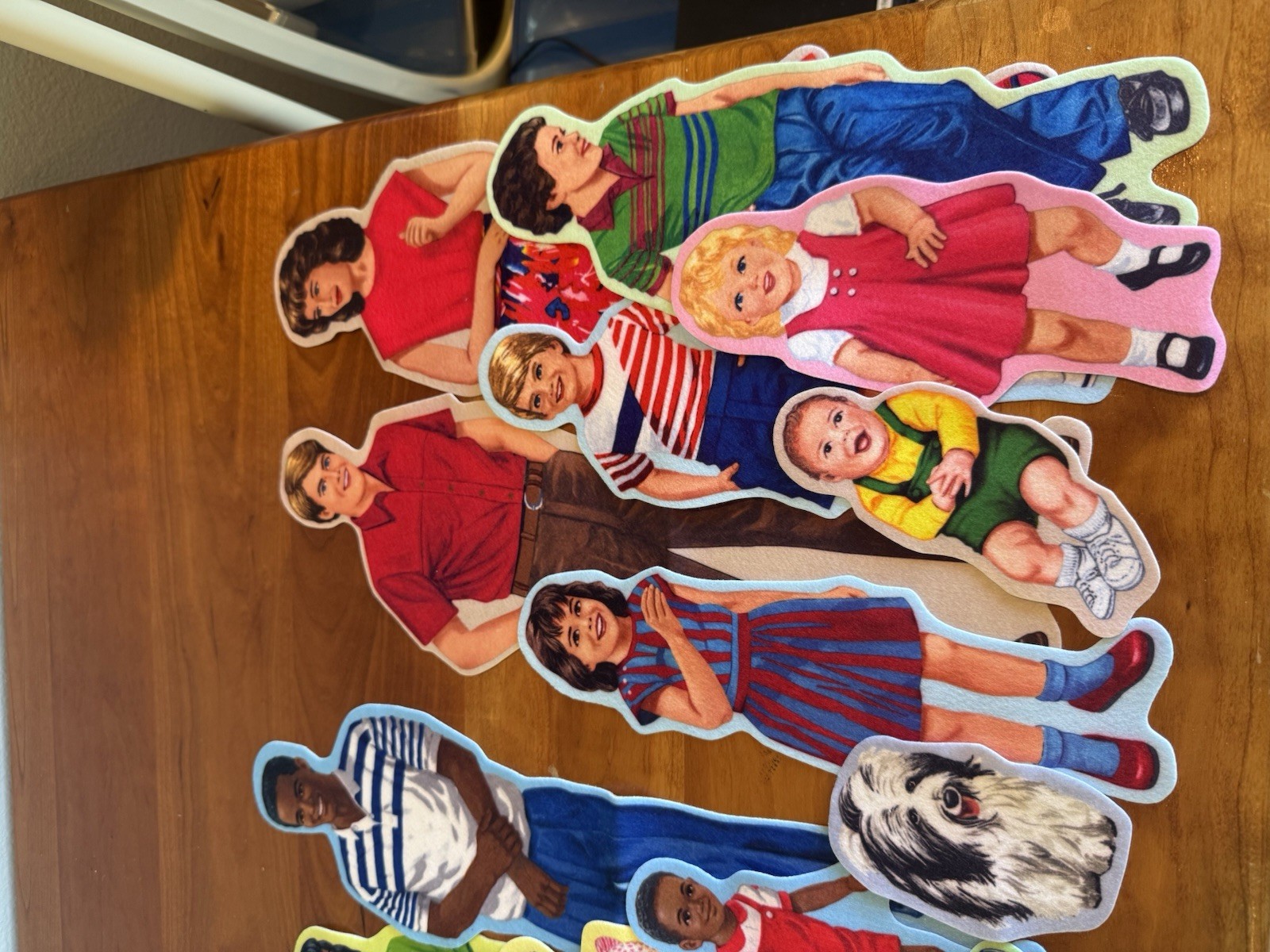 Large collection of large size felt families: parents, children, pets, excellent