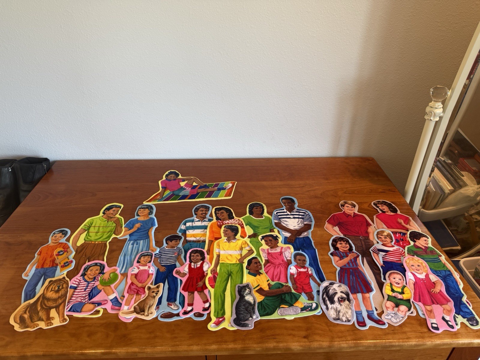 Large collection of large size felt families: parents, children, pets, excellent