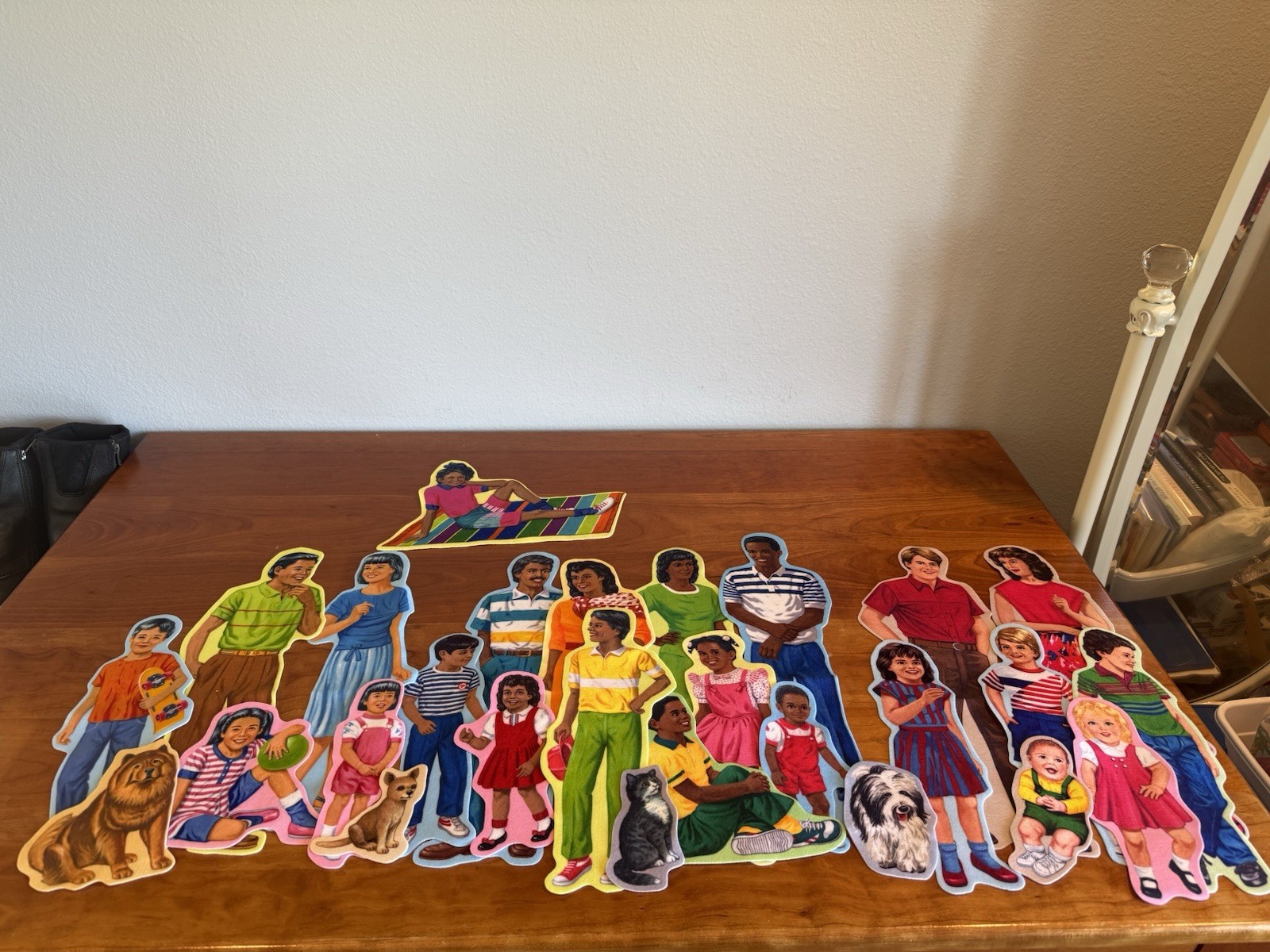 Large collection of large size felt families: parents, children, pets, excellent