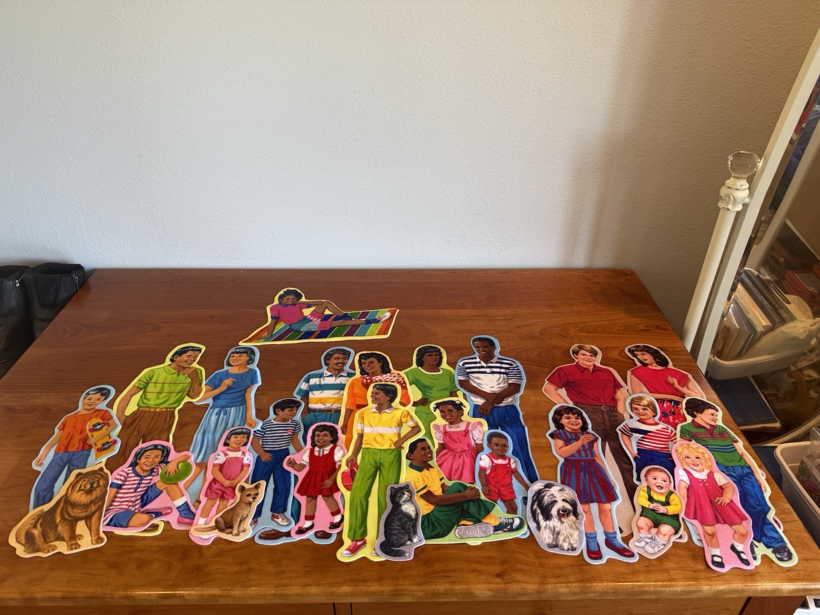 Large collection of large size felt families: parents, children, pets, excellent